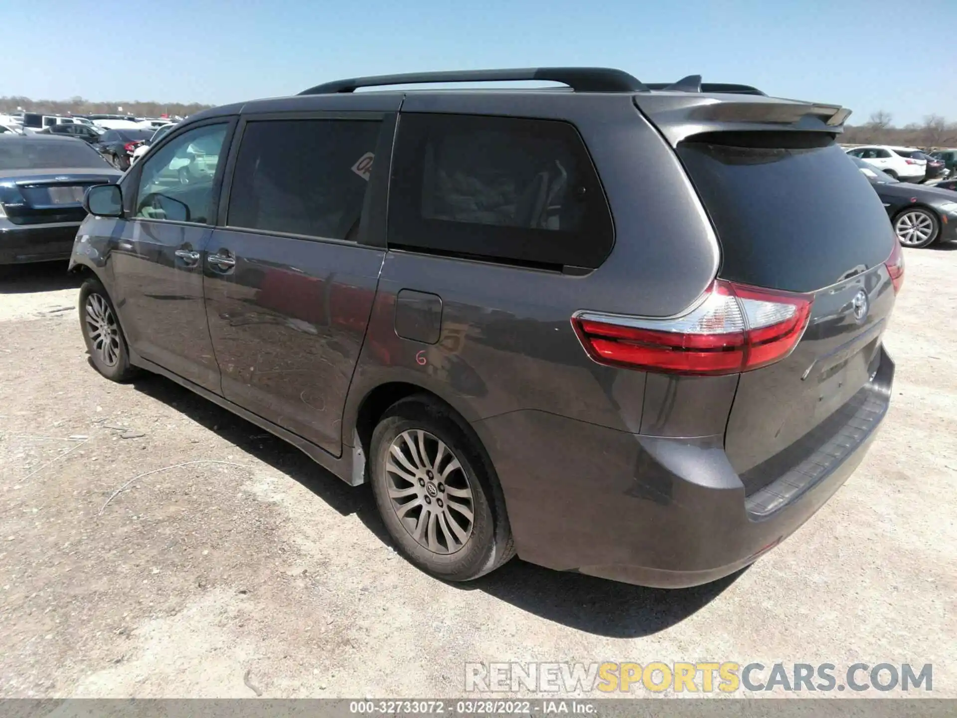 3 Фотография поврежденного автомобиля 5TDYZ3DC7KS972001 TOYOTA SIENNA 2019