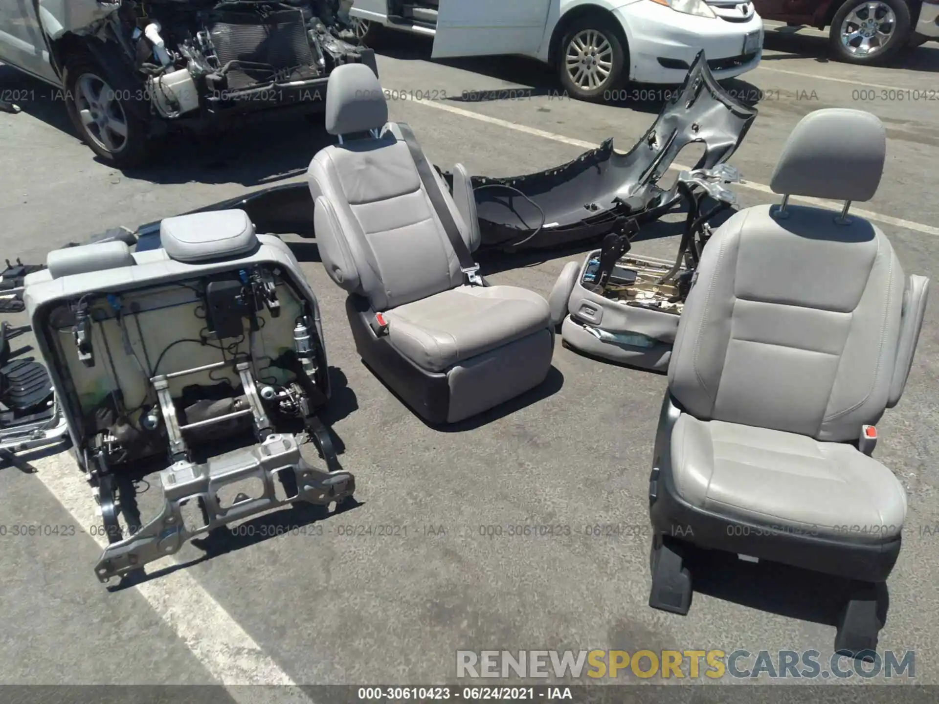 12 Photograph of a damaged car 5TDYZ3DC7KS972466 TOYOTA SIENNA 2019