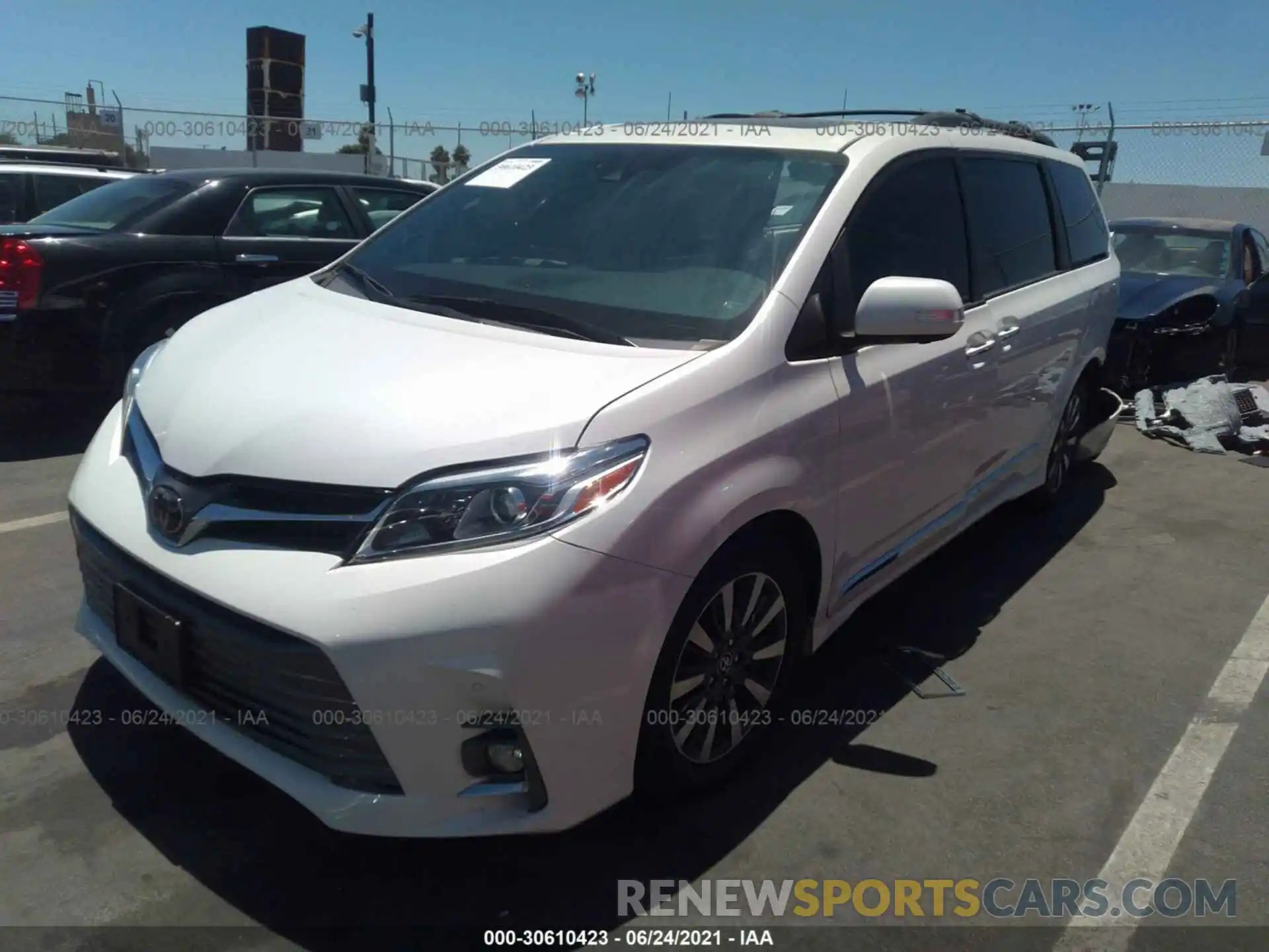 2 Photograph of a damaged car 5TDYZ3DC7KS972466 TOYOTA SIENNA 2019