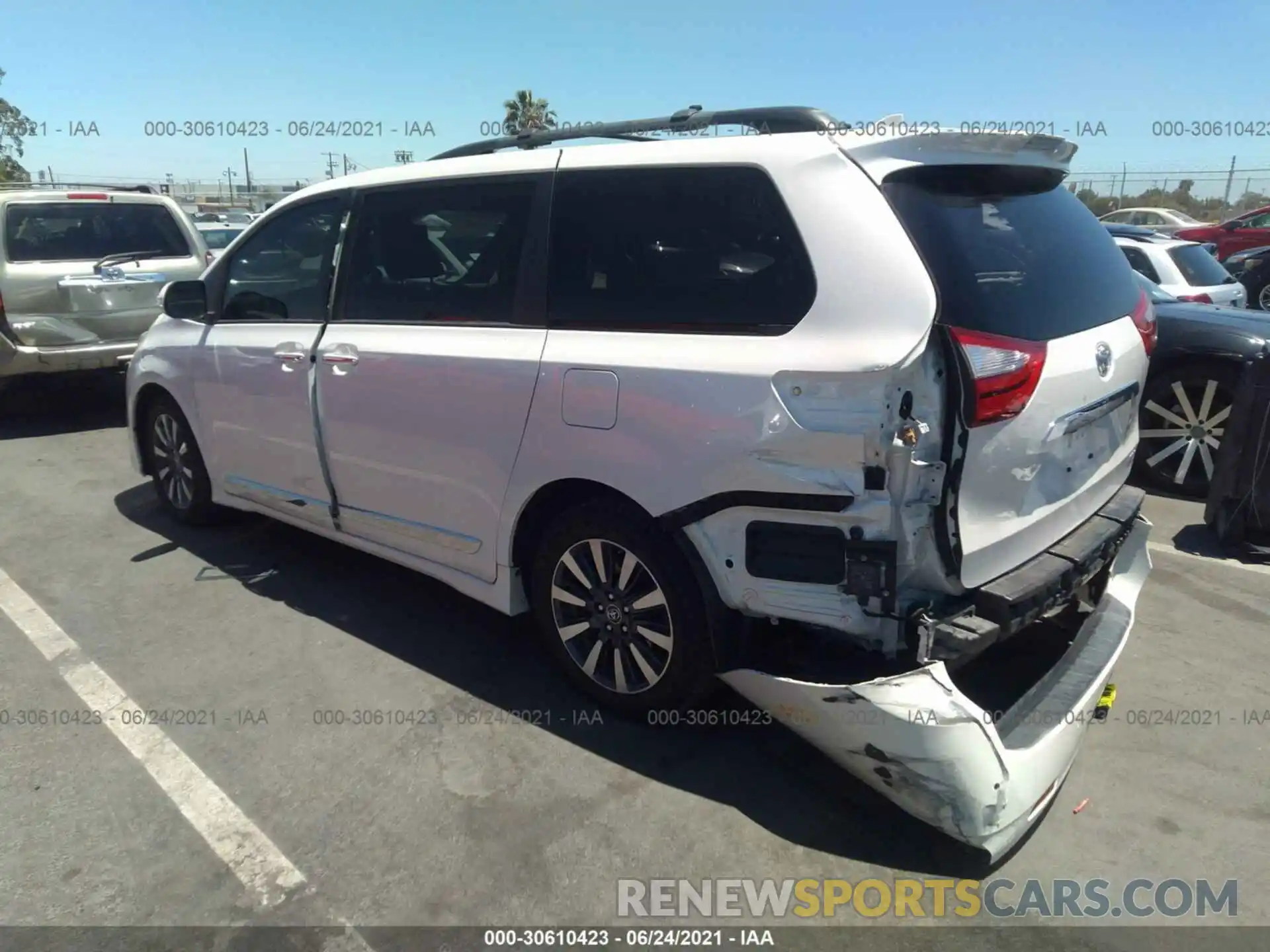 3 Photograph of a damaged car 5TDYZ3DC7KS972466 TOYOTA SIENNA 2019