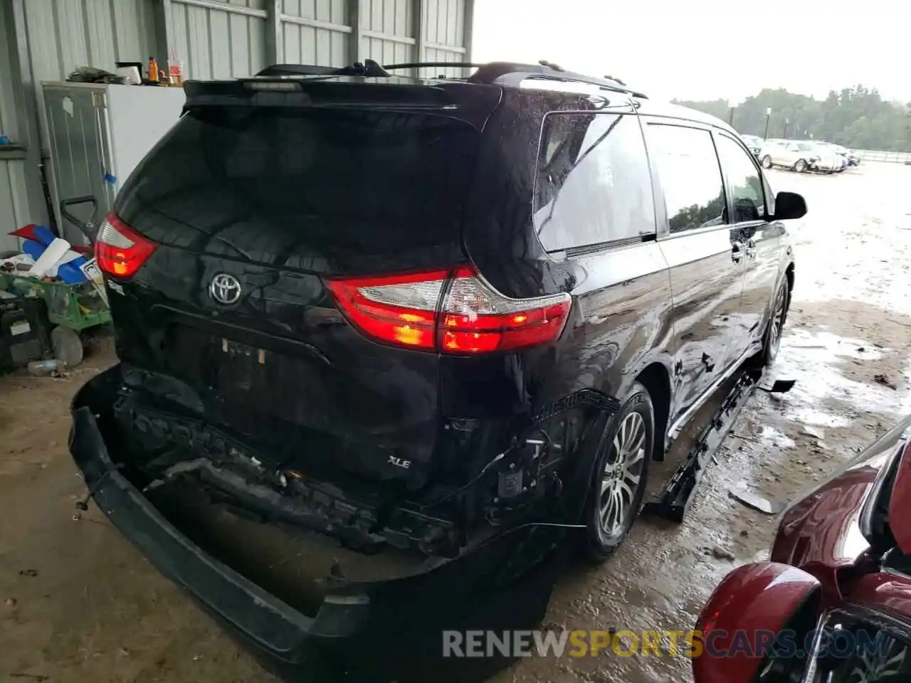 4 Photograph of a damaged car 5TDYZ3DC7KS972614 TOYOTA SIENNA 2019