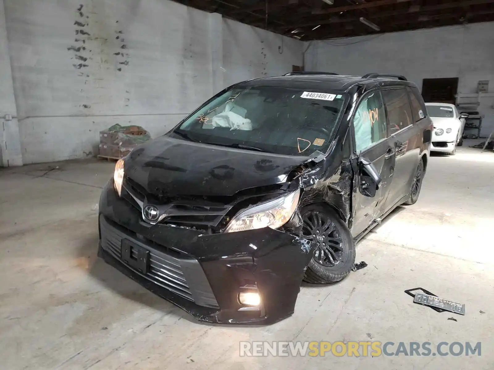 2 Photograph of a damaged car 5TDYZ3DC7KS972855 TOYOTA SIENNA 2019