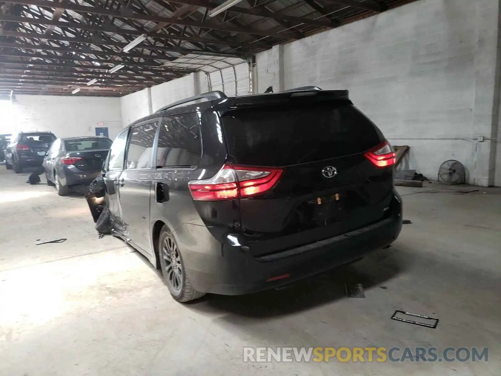 3 Photograph of a damaged car 5TDYZ3DC7KS972855 TOYOTA SIENNA 2019