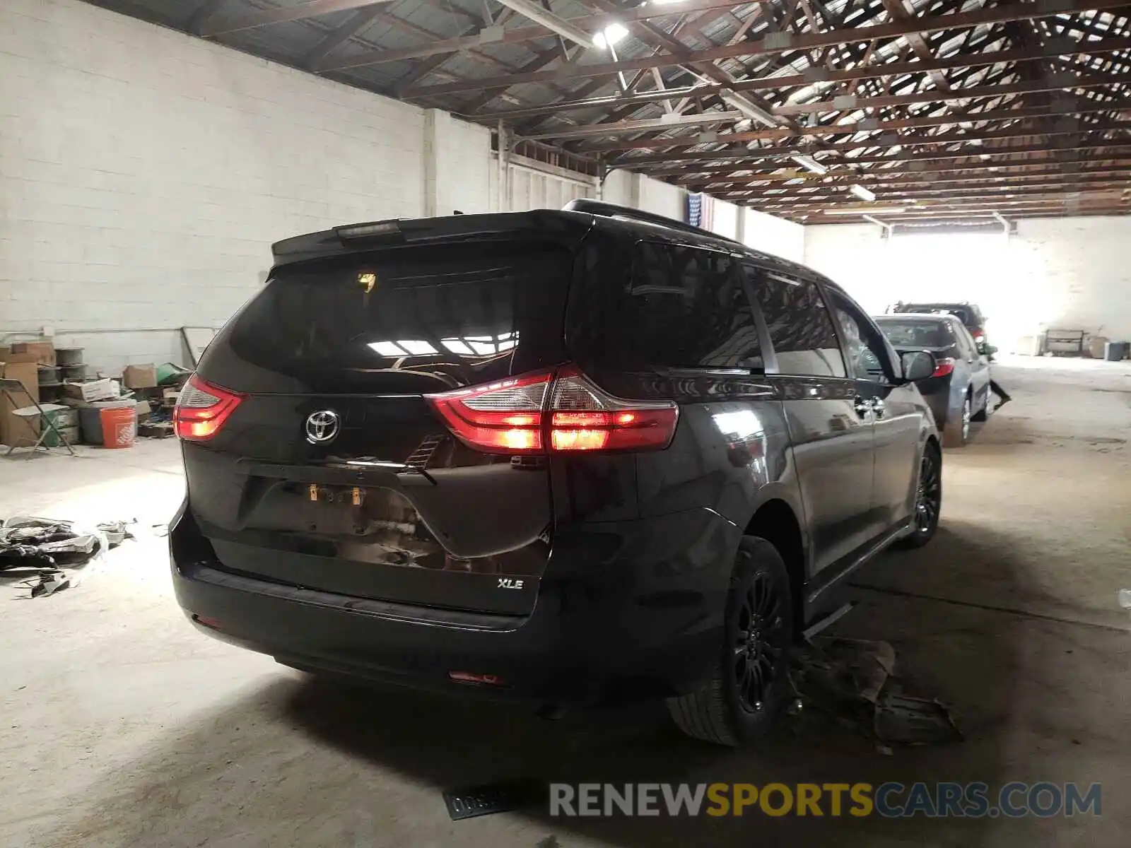 4 Photograph of a damaged car 5TDYZ3DC7KS972855 TOYOTA SIENNA 2019