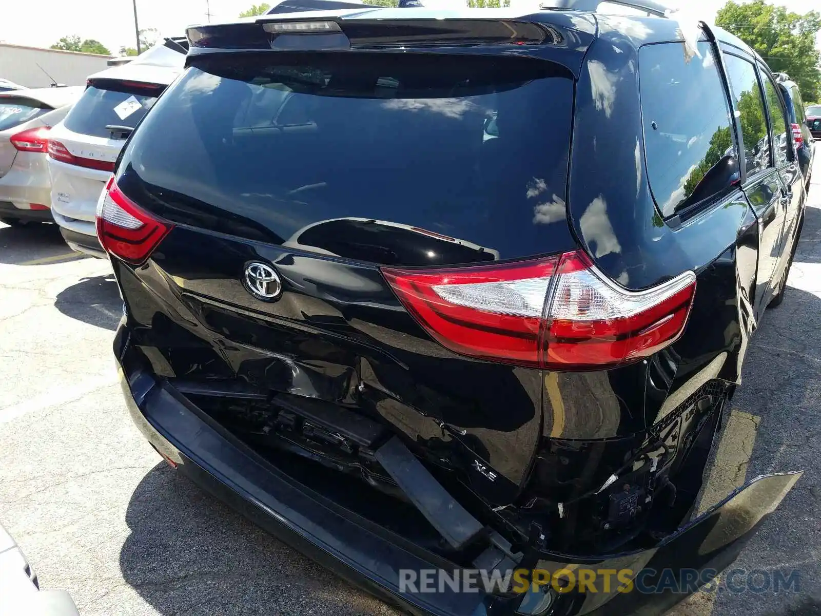 9 Photograph of a damaged car 5TDYZ3DC7KS973973 TOYOTA SIENNA 2019