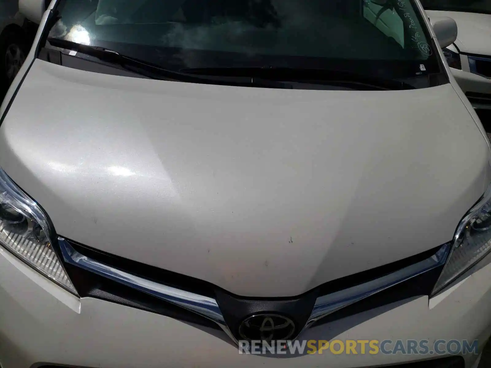 7 Photograph of a damaged car 5TDYZ3DC7KS975772 TOYOTA SIENNA 2019