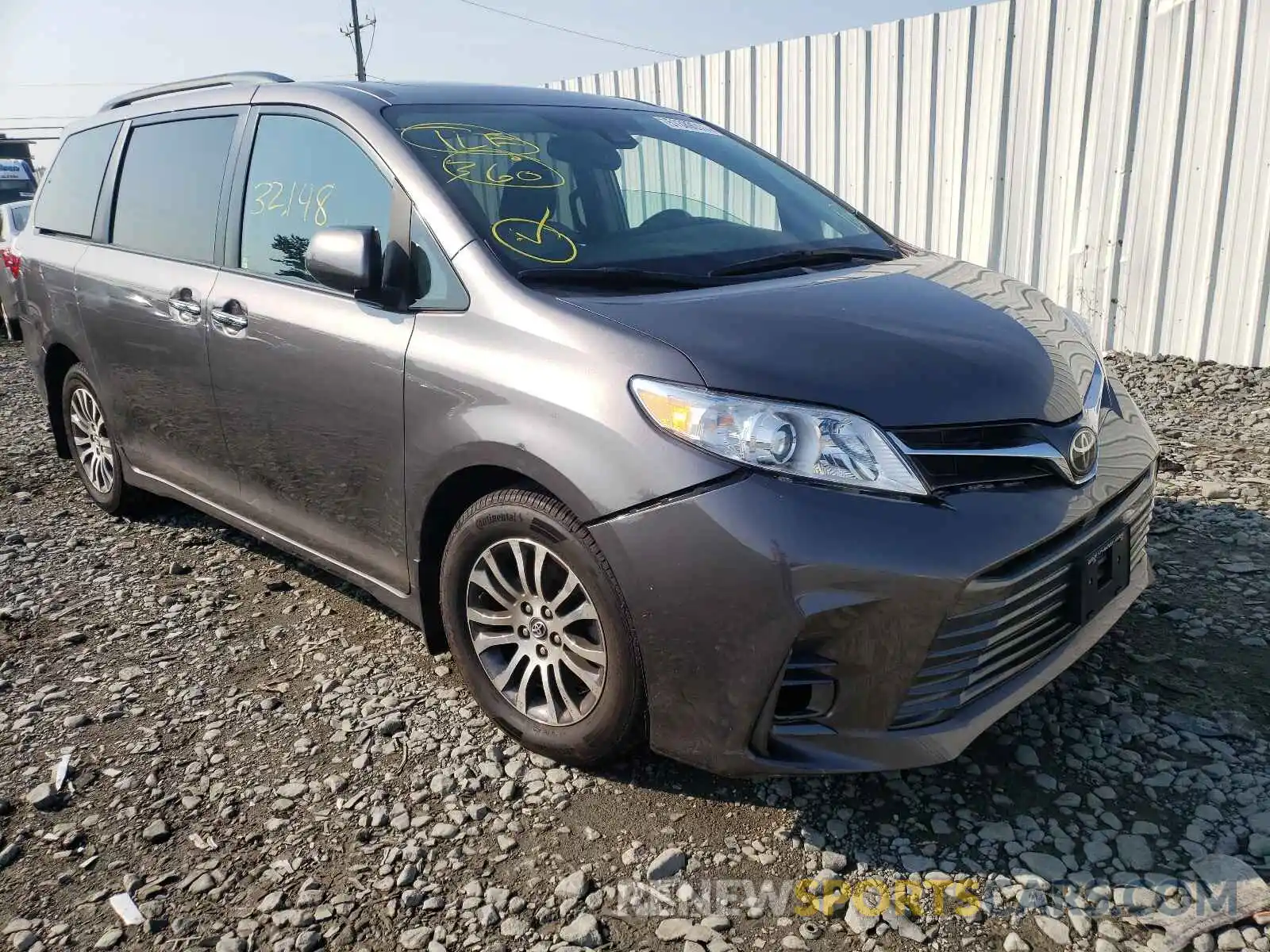 1 Фотография поврежденного автомобиля 5TDYZ3DC7KS977621 TOYOTA SIENNA 2019