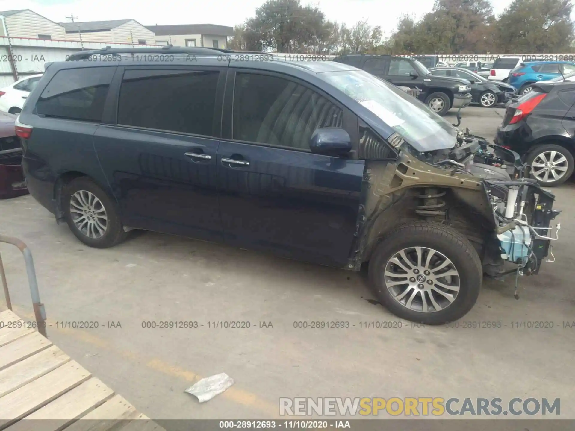 1 Фотография поврежденного автомобиля 5TDYZ3DC7KS977697 TOYOTA SIENNA 2019