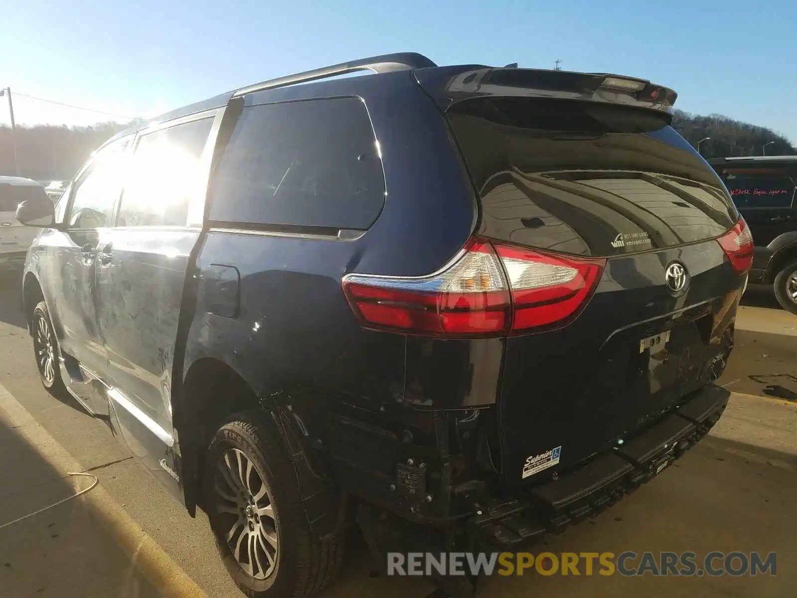 3 Photograph of a damaged car 5TDYZ3DC7KS977960 TOYOTA SIENNA 2019