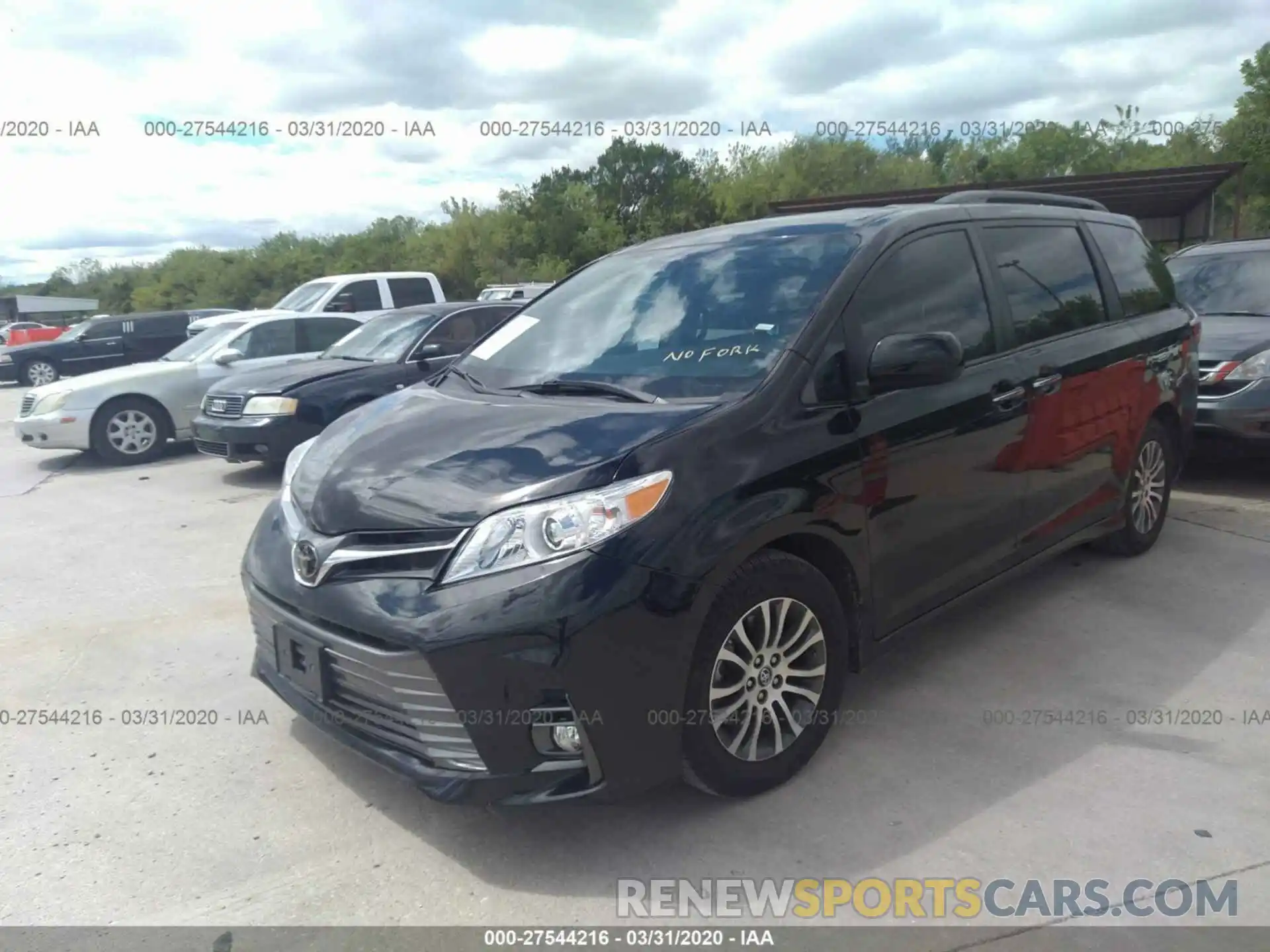 2 Фотография поврежденного автомобиля 5TDYZ3DC7KS978722 TOYOTA SIENNA 2019