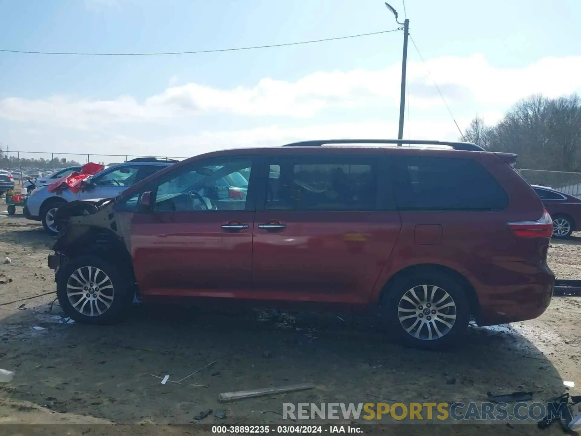 15 Photograph of a damaged car 5TDYZ3DC7KS983287 TOYOTA SIENNA 2019