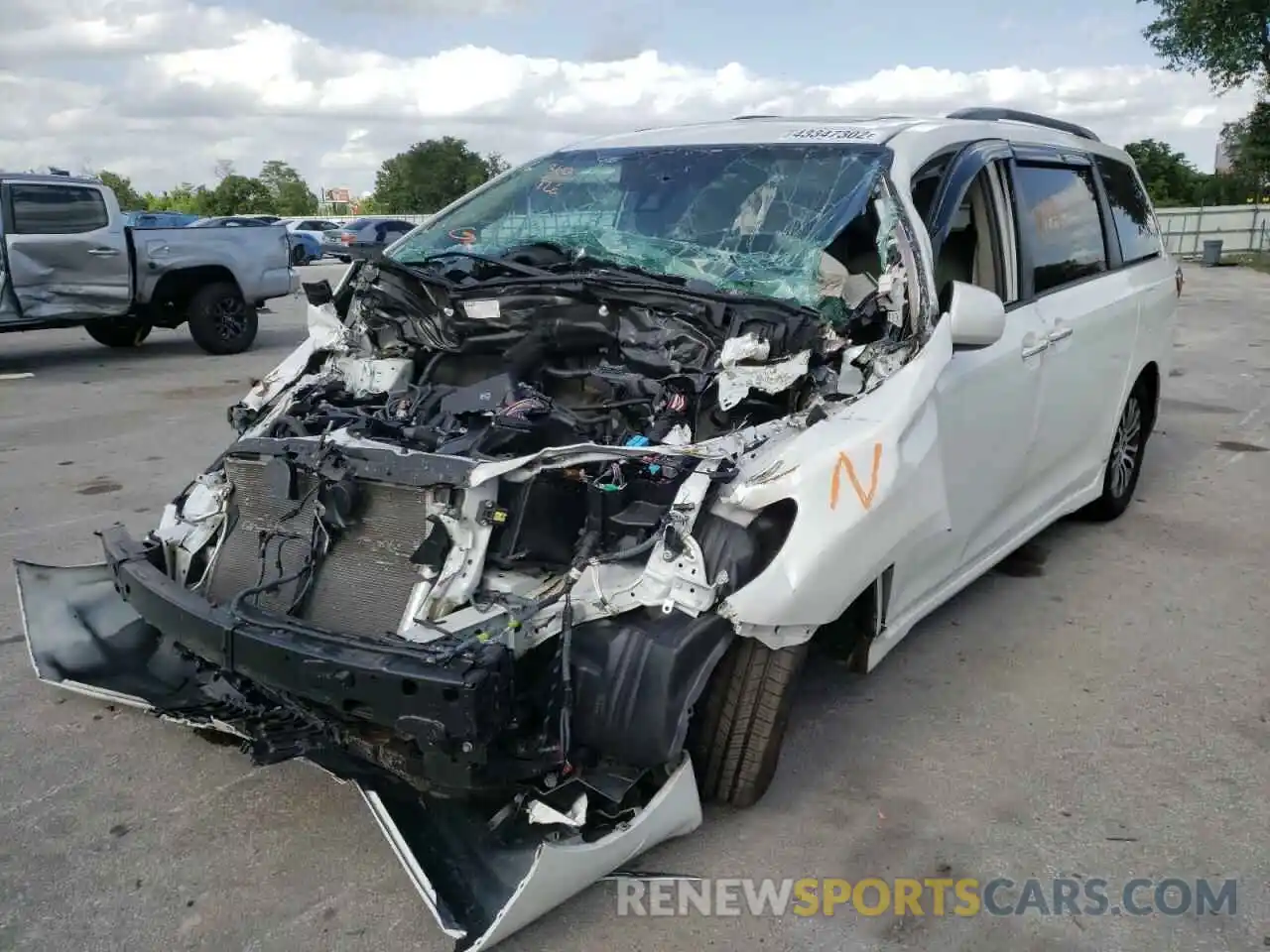 2 Photograph of a damaged car 5TDYZ3DC7KS983306 TOYOTA SIENNA 2019