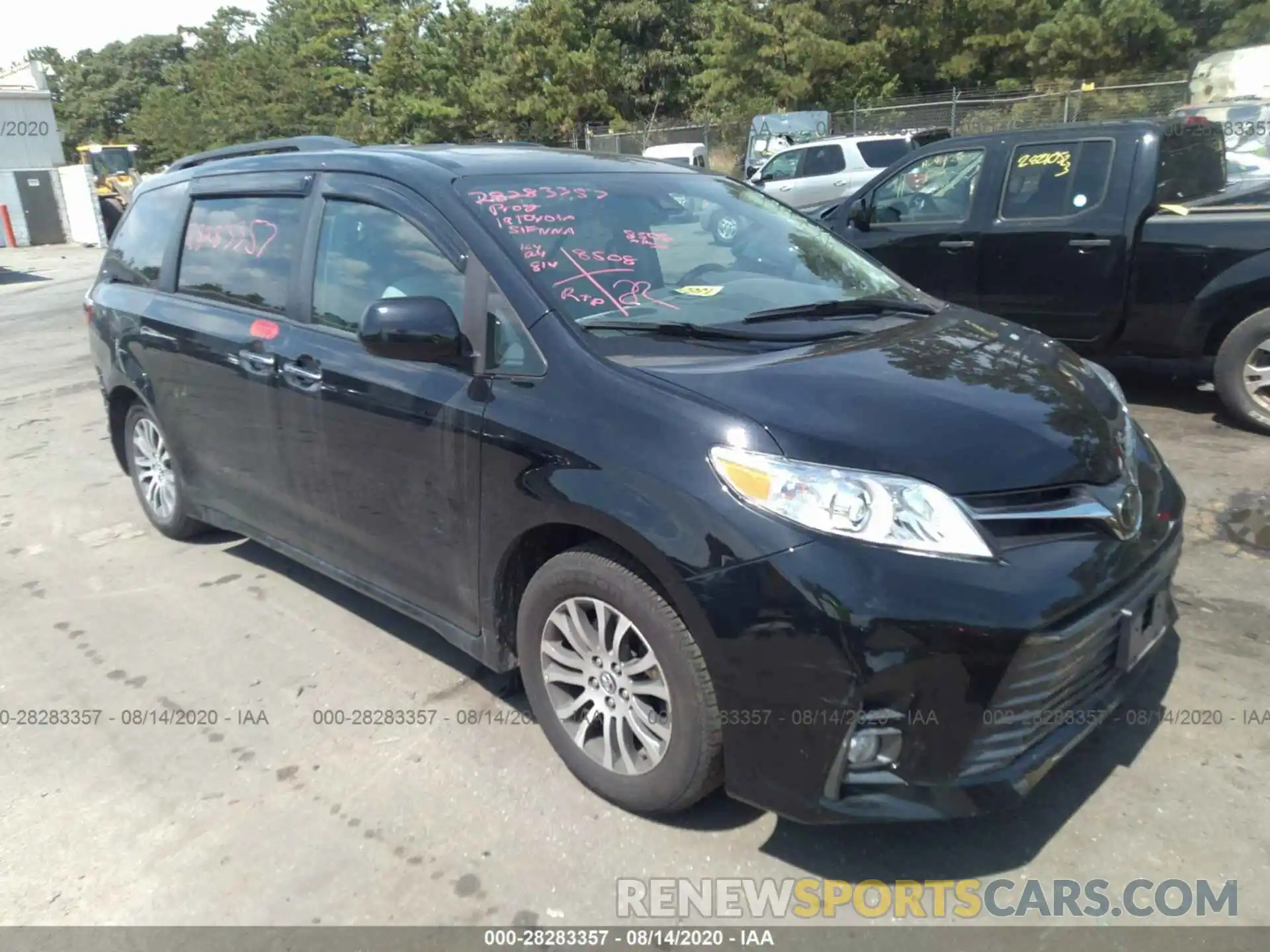 1 Фотография поврежденного автомобиля 5TDYZ3DC7KS984066 TOYOTA SIENNA 2019