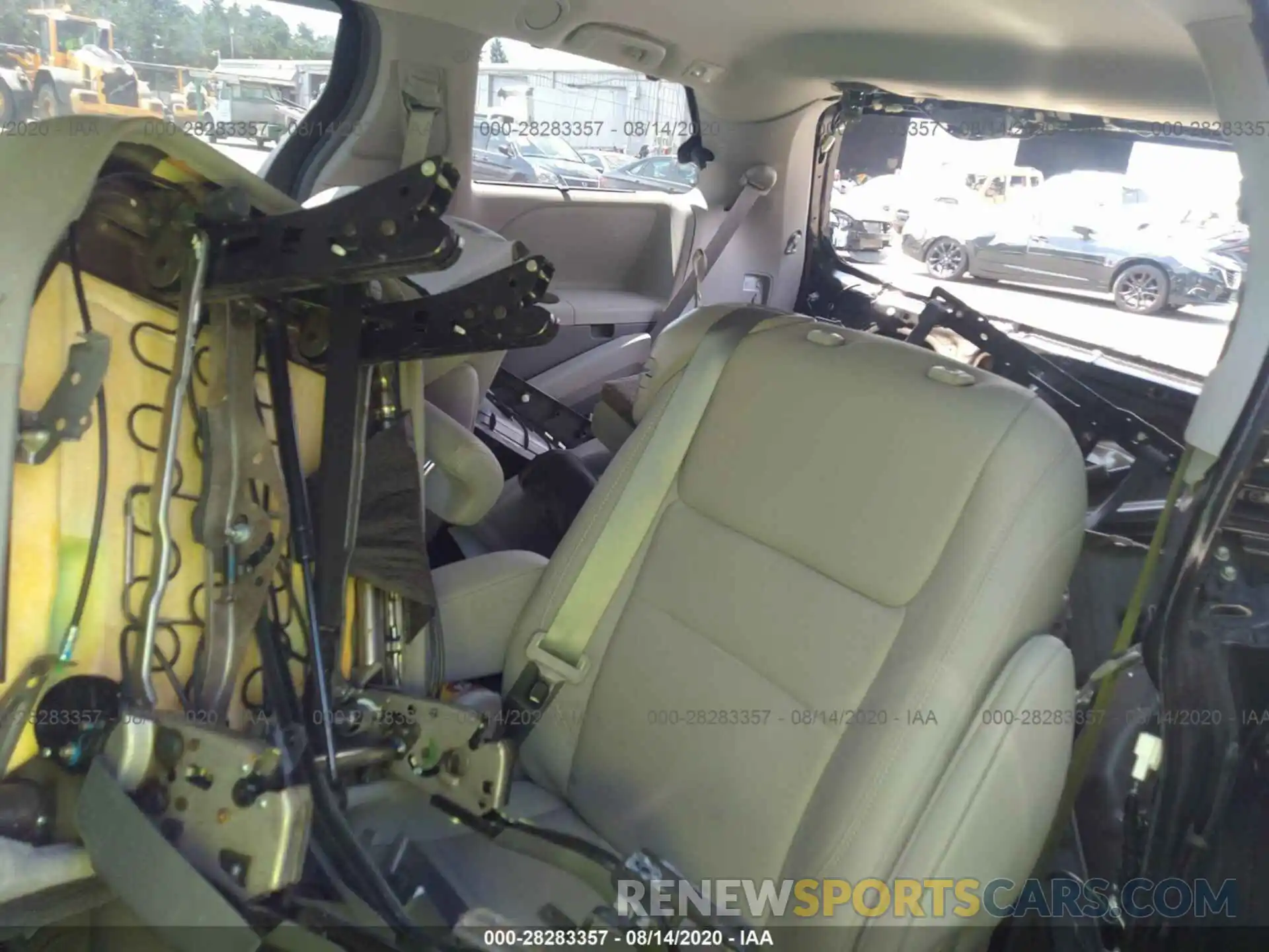 8 Photograph of a damaged car 5TDYZ3DC7KS984066 TOYOTA SIENNA 2019