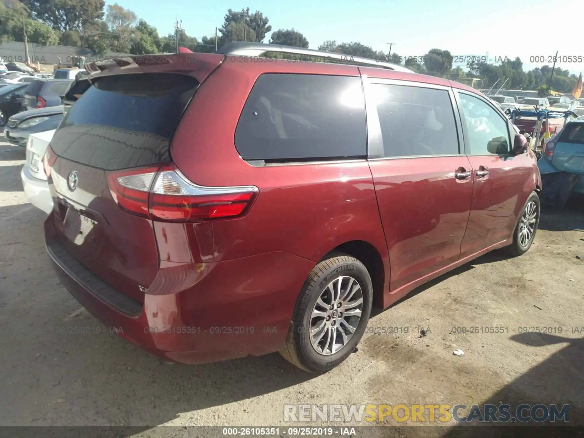 4 Photograph of a damaged car 5TDYZ3DC7KS986917 TOYOTA SIENNA 2019