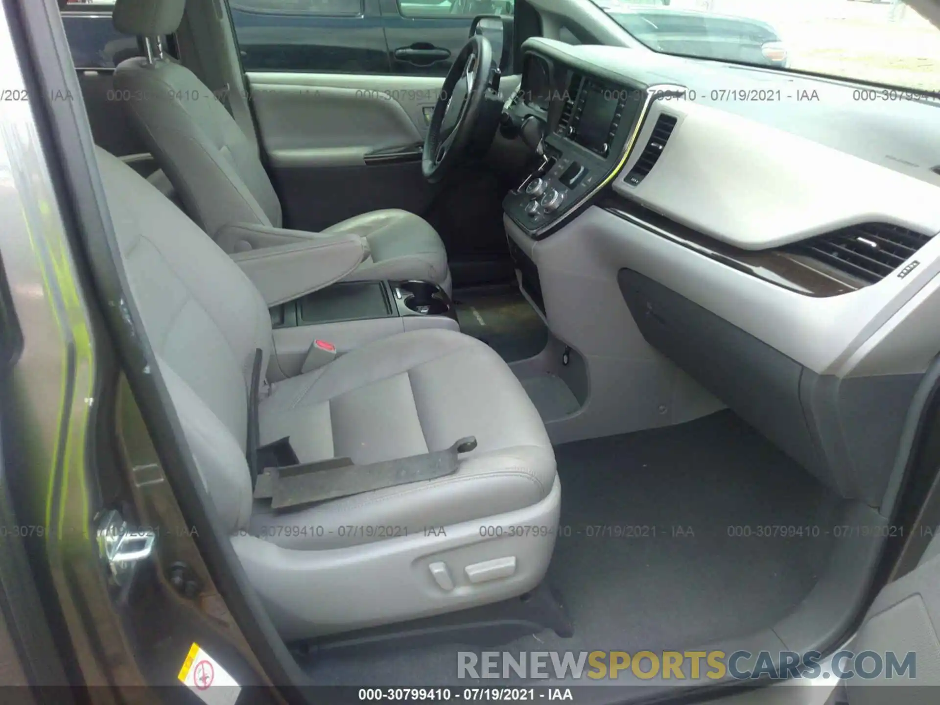 5 Photograph of a damaged car 5TDYZ3DC7KS987078 TOYOTA SIENNA 2019