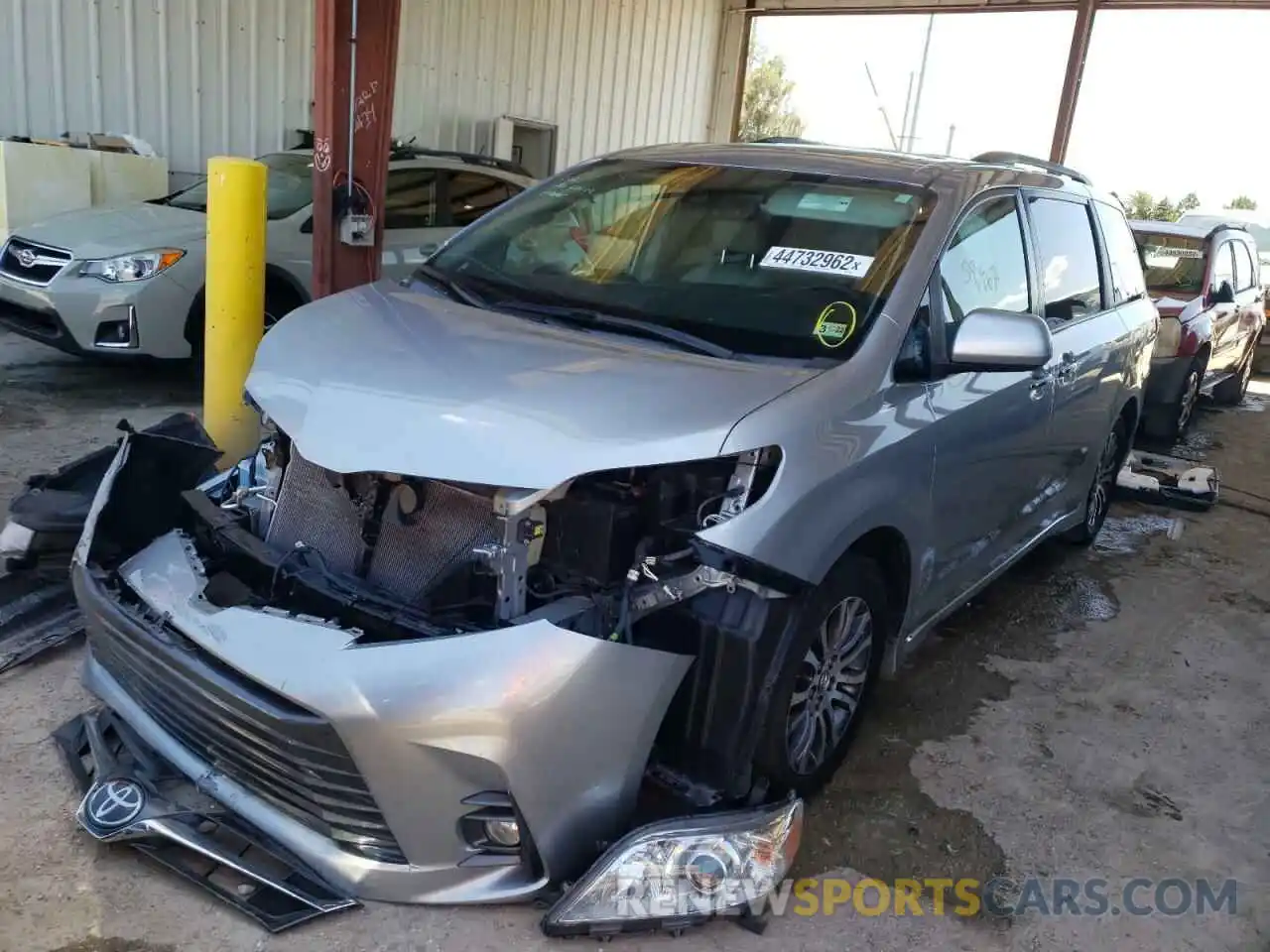 2 Photograph of a damaged car 5TDYZ3DC7KS990885 TOYOTA SIENNA 2019