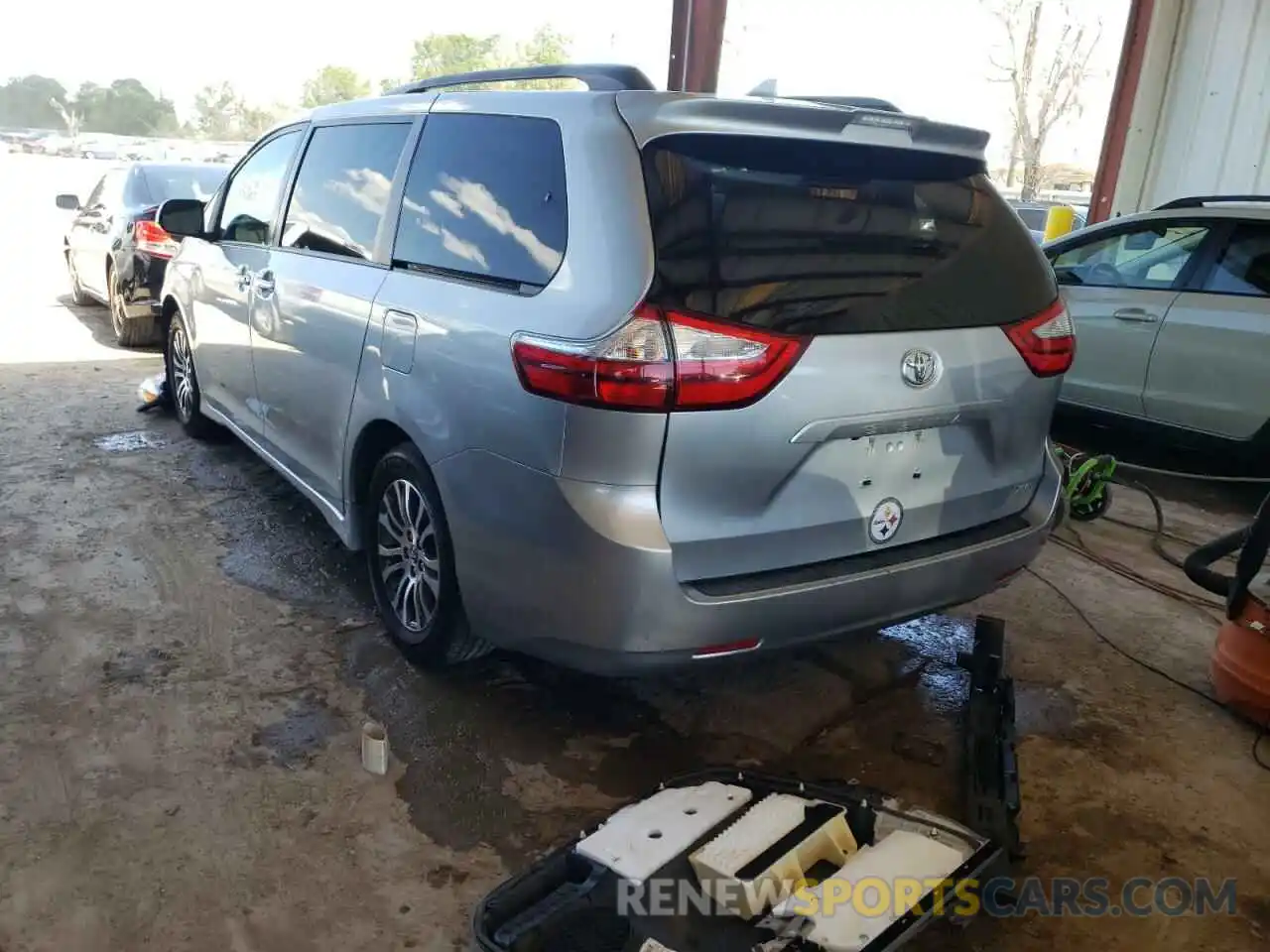 3 Фотография поврежденного автомобиля 5TDYZ3DC7KS990885 TOYOTA SIENNA 2019