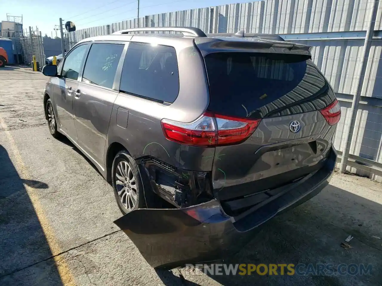 3 Photograph of a damaged car 5TDYZ3DC7KS991258 TOYOTA SIENNA 2019