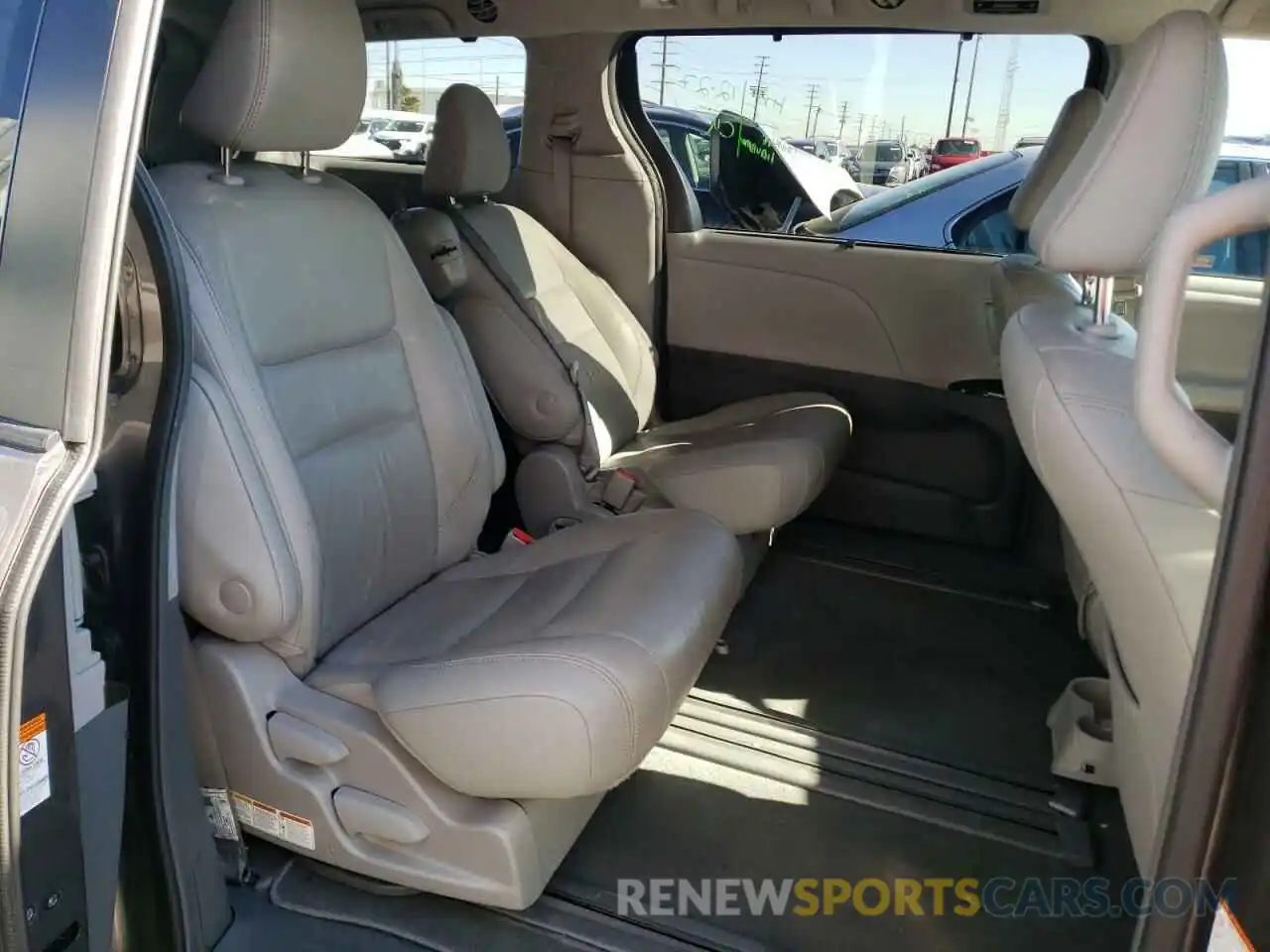 6 Photograph of a damaged car 5TDYZ3DC7KS991258 TOYOTA SIENNA 2019