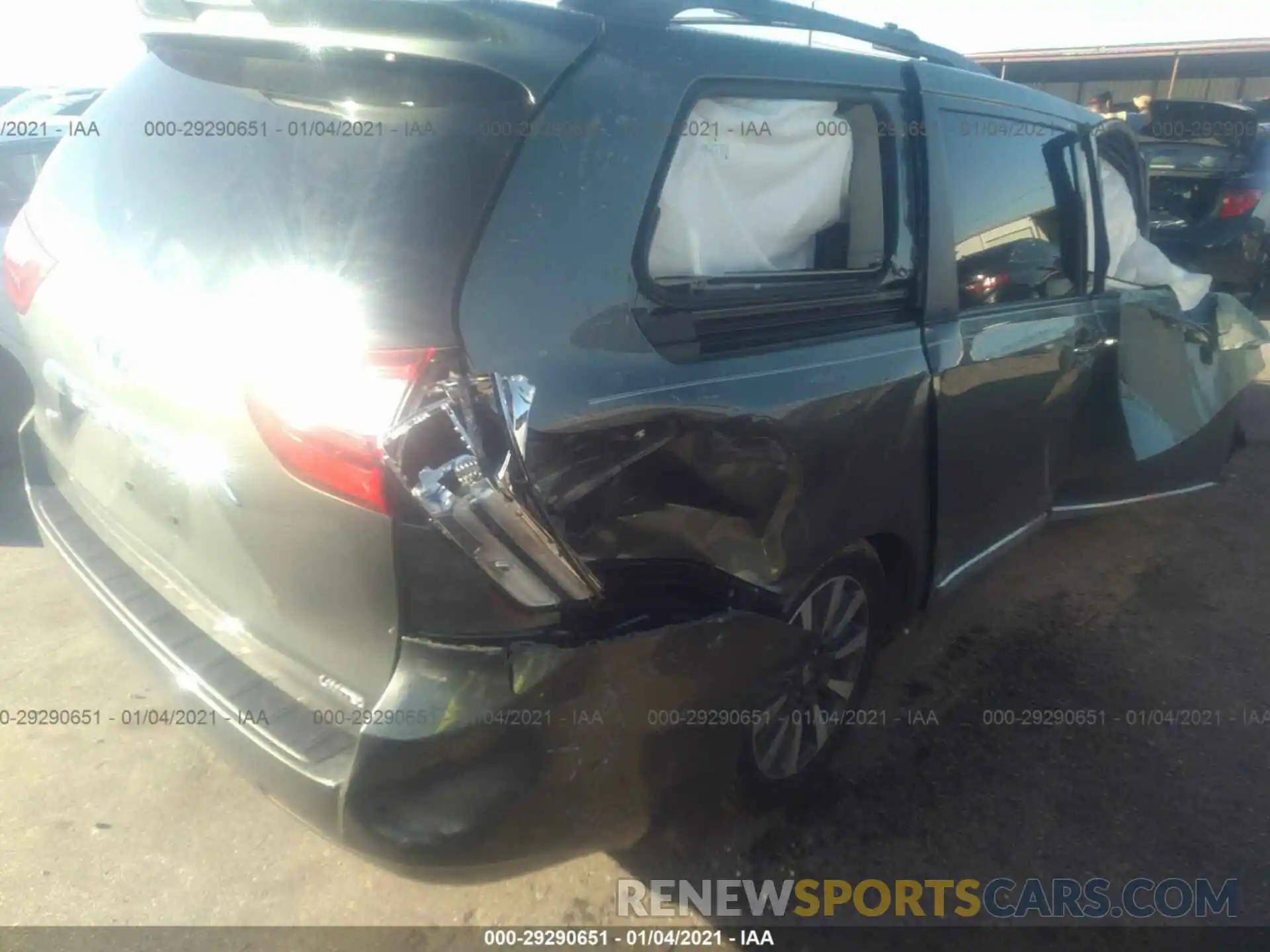 4 Photograph of a damaged car 5TDYZ3DC7KS991714 TOYOTA SIENNA 2019