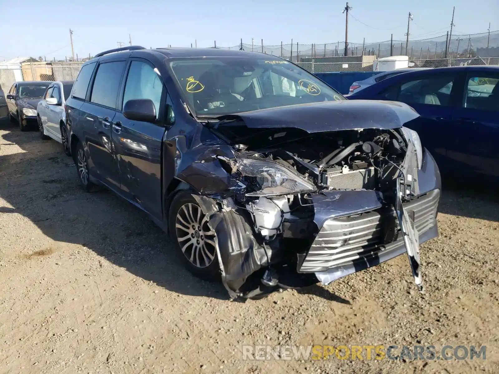 1 Photograph of a damaged car 5TDYZ3DC7KS992135 TOYOTA SIENNA 2019