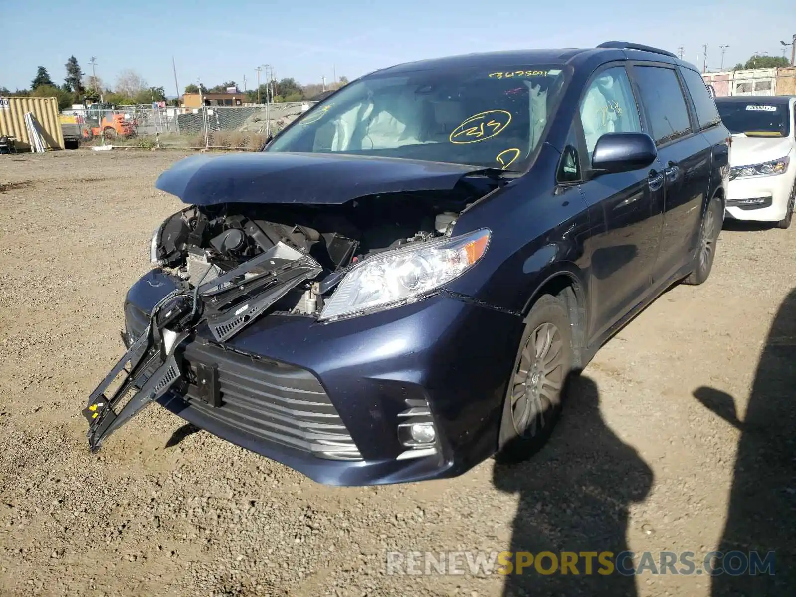 2 Фотография поврежденного автомобиля 5TDYZ3DC7KS992135 TOYOTA SIENNA 2019