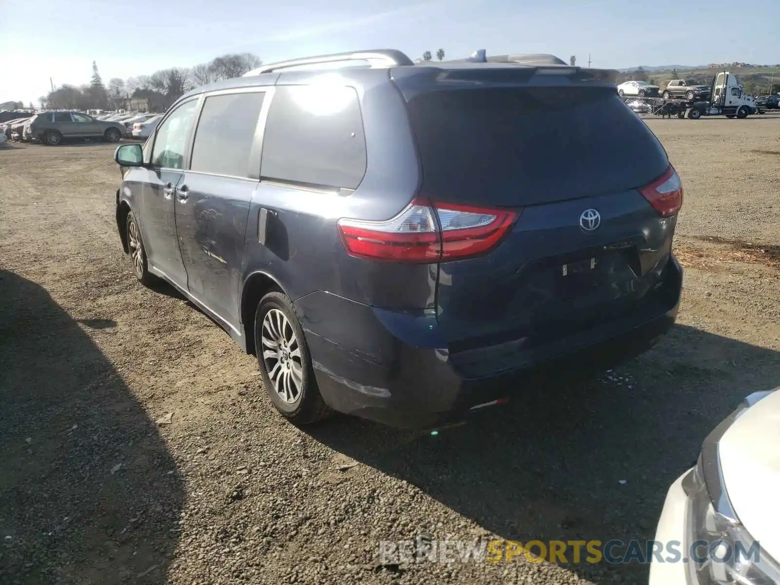 3 Фотография поврежденного автомобиля 5TDYZ3DC7KS992135 TOYOTA SIENNA 2019