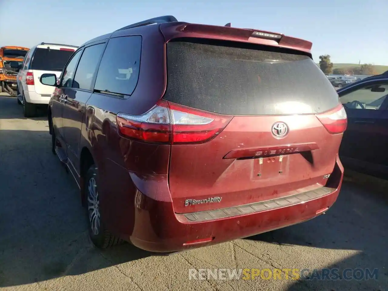 3 Photograph of a damaged car 5TDYZ3DC7KS993169 TOYOTA SIENNA 2019