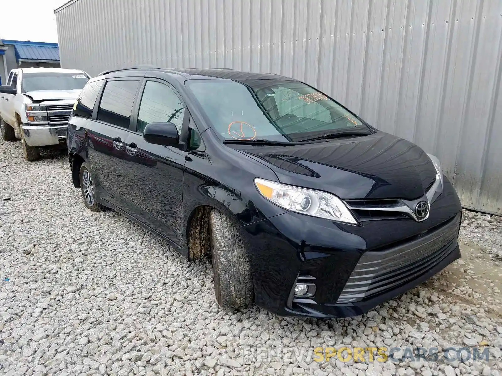 1 Фотография поврежденного автомобиля 5TDYZ3DC7KS994161 TOYOTA SIENNA 2019