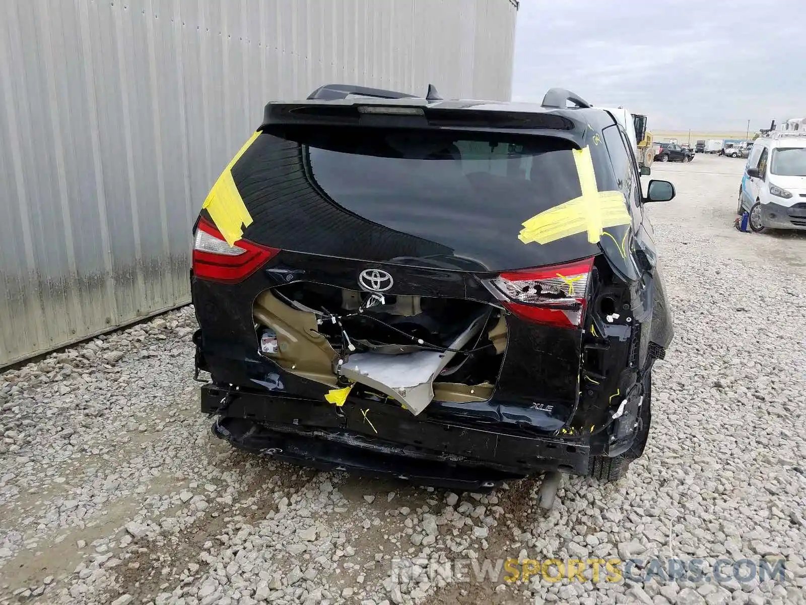 9 Photograph of a damaged car 5TDYZ3DC7KS994161 TOYOTA SIENNA 2019