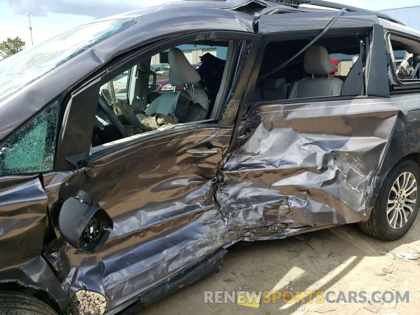 10 Photograph of a damaged car 5TDYZ3DC7KS994550 TOYOTA SIENNA 2019