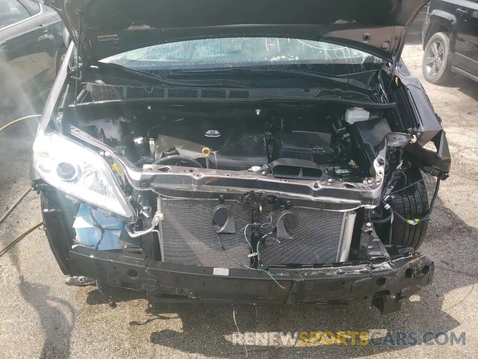 7 Photograph of a damaged car 5TDYZ3DC7KS994550 TOYOTA SIENNA 2019