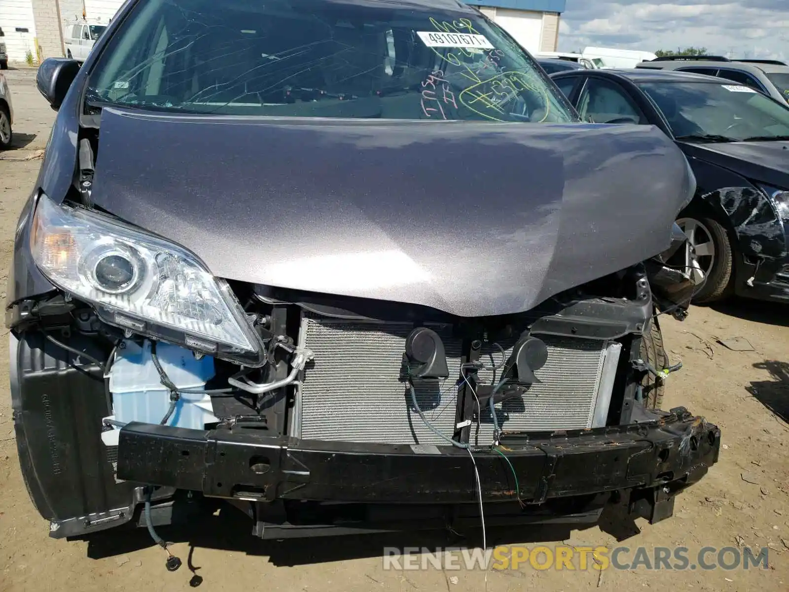 9 Photograph of a damaged car 5TDYZ3DC7KS994550 TOYOTA SIENNA 2019