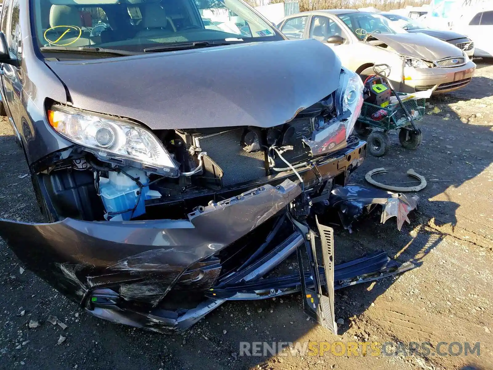 9 Фотография поврежденного автомобиля 5TDYZ3DC7KS996055 TOYOTA SIENNA 2019
