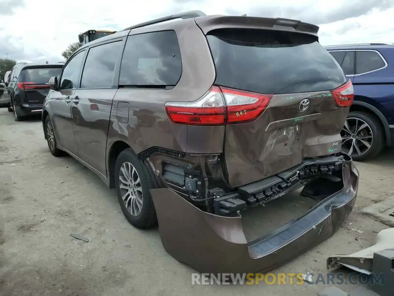 3 Photograph of a damaged car 5TDYZ3DC7KS997898 TOYOTA SIENNA 2019