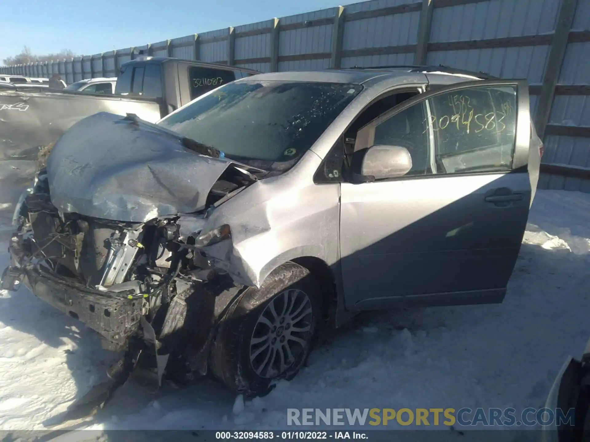 2 Photograph of a damaged car 5TDYZ3DC7KS997917 TOYOTA SIENNA 2019