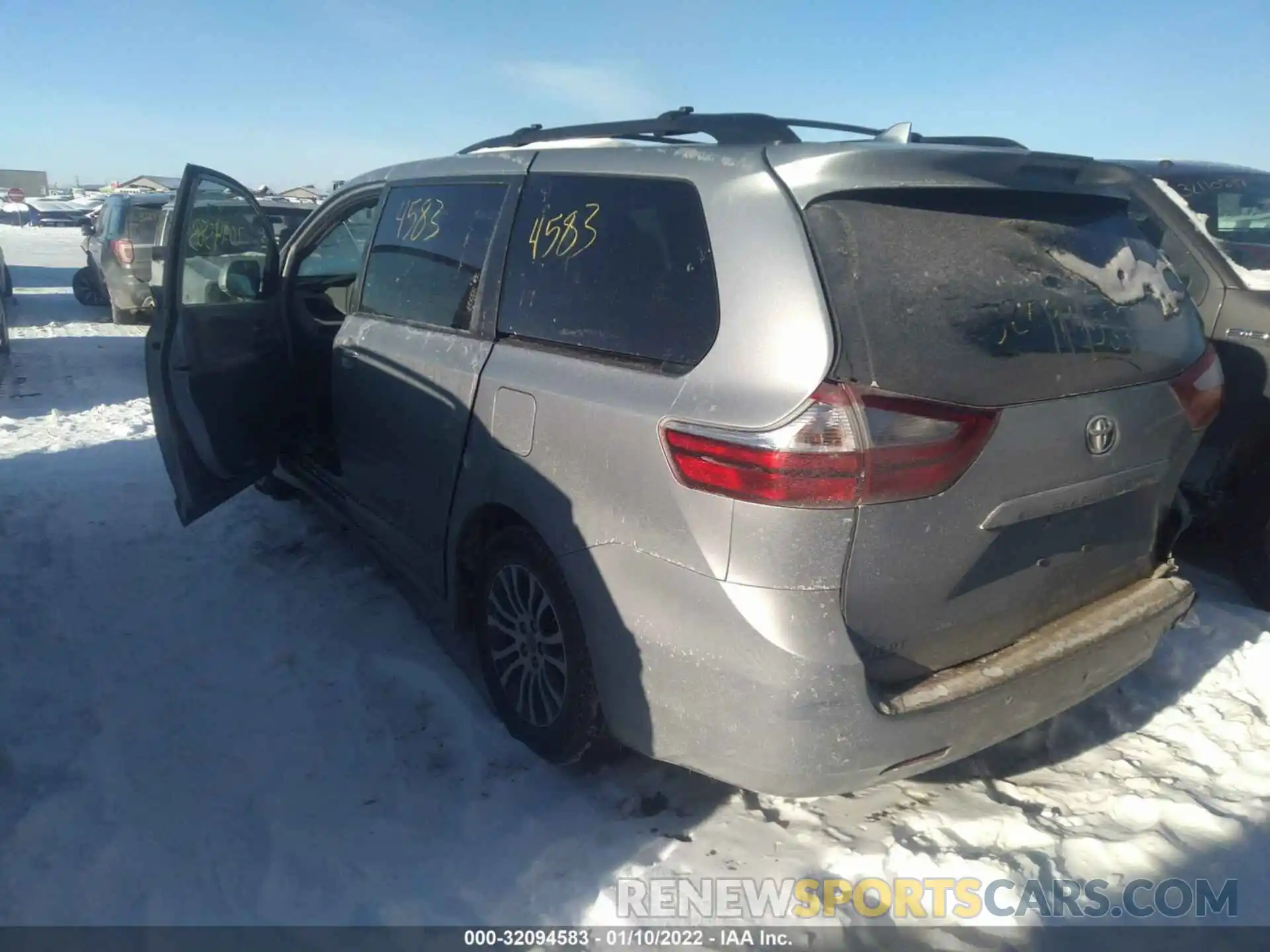 3 Photograph of a damaged car 5TDYZ3DC7KS997917 TOYOTA SIENNA 2019