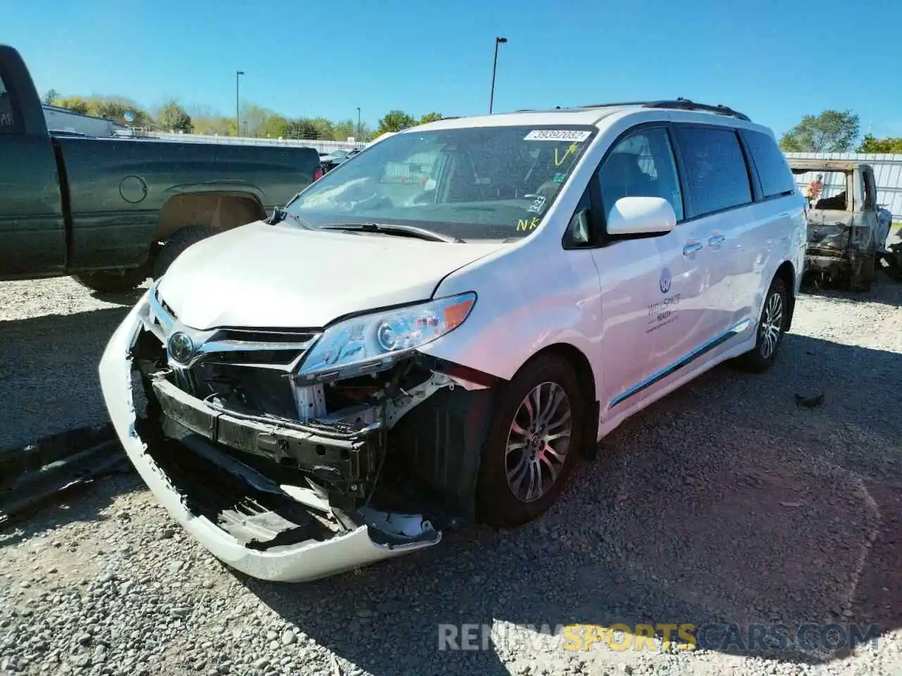 2 Photograph of a damaged car 5TDYZ3DC8KS003386 TOYOTA SIENNA 2019