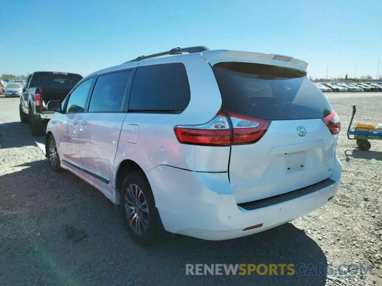 3 Photograph of a damaged car 5TDYZ3DC8KS003386 TOYOTA SIENNA 2019