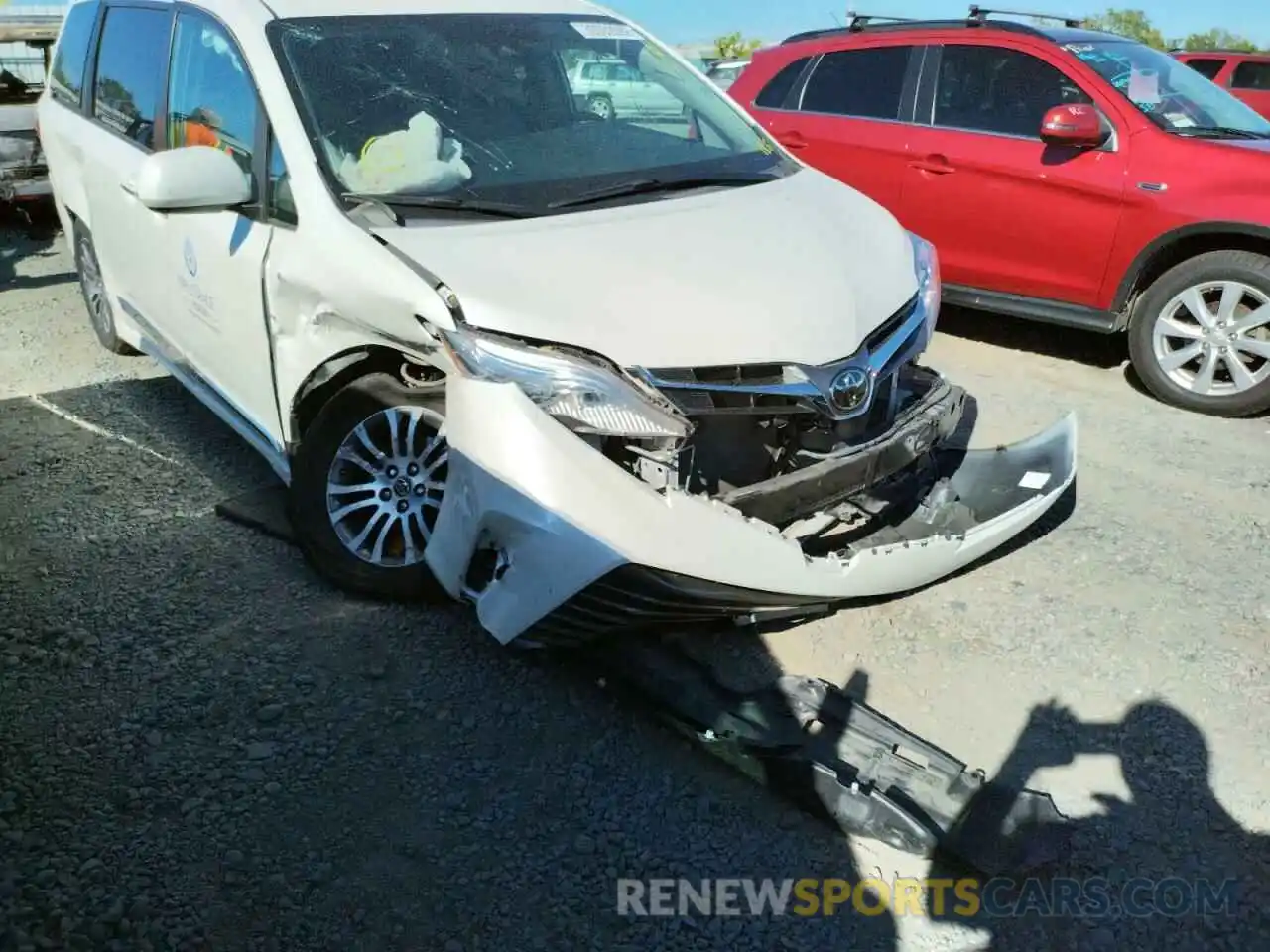 9 Photograph of a damaged car 5TDYZ3DC8KS003386 TOYOTA SIENNA 2019