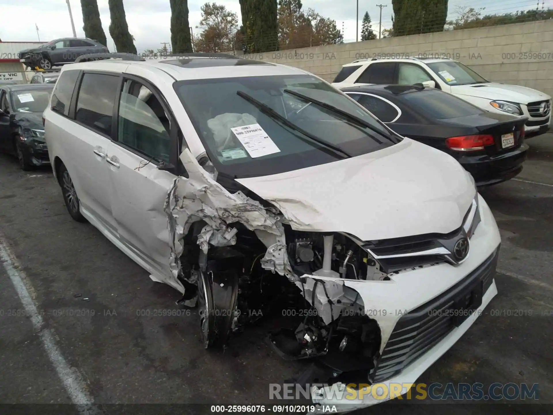 1 Photograph of a damaged car 5TDYZ3DC8KS007003 TOYOTA SIENNA 2019