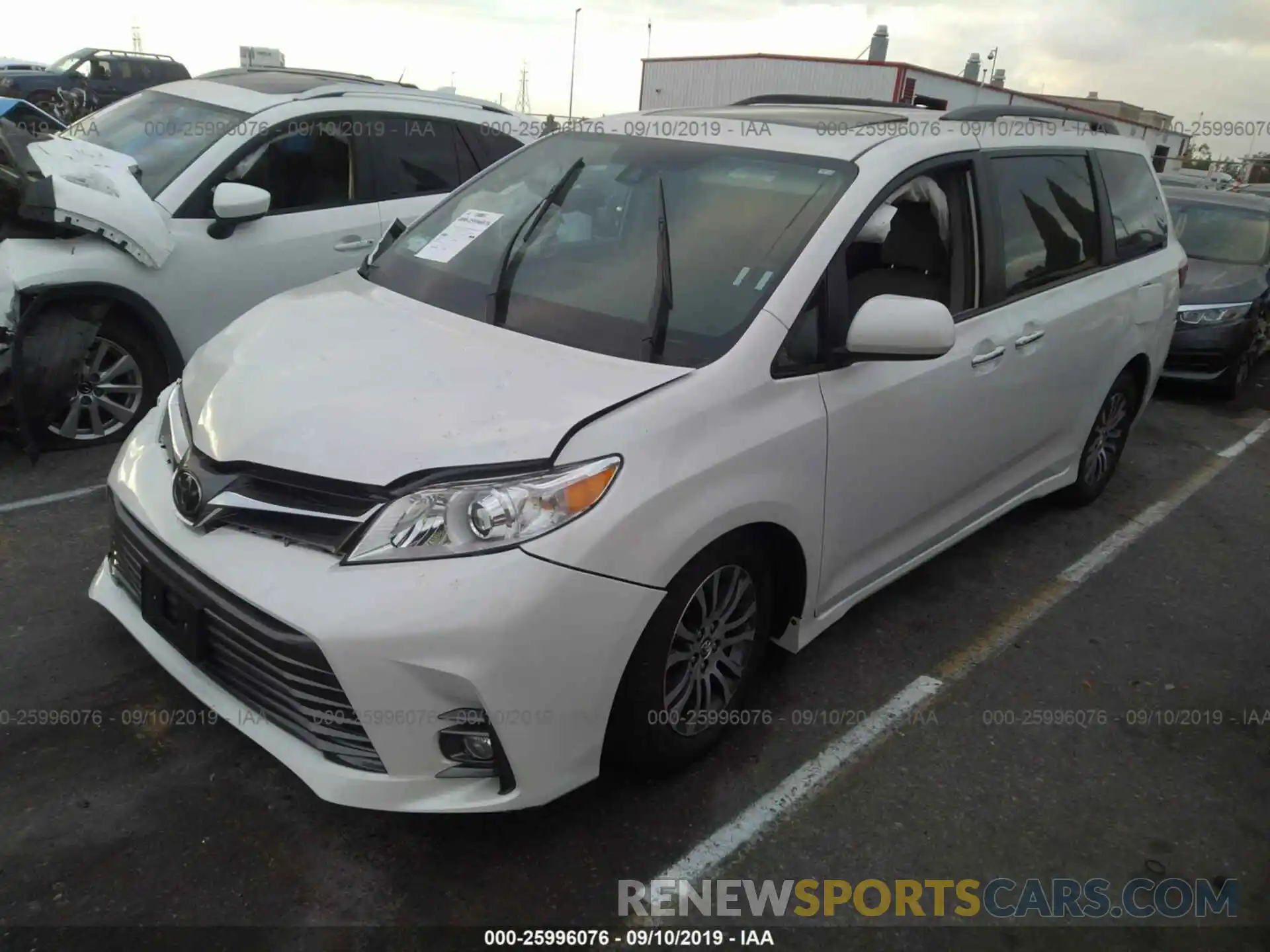 2 Photograph of a damaged car 5TDYZ3DC8KS007003 TOYOTA SIENNA 2019