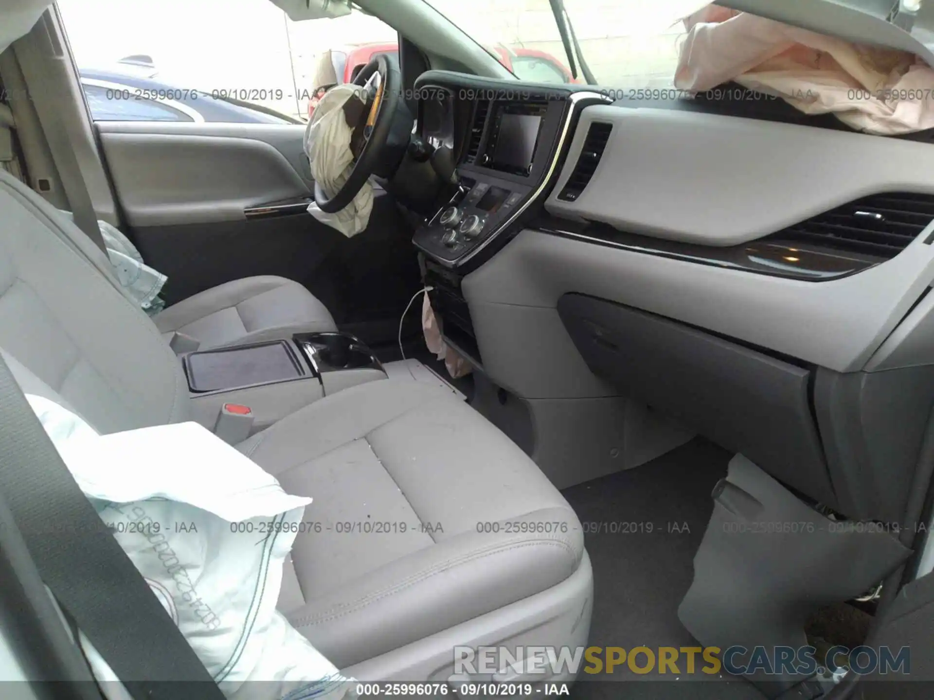 5 Photograph of a damaged car 5TDYZ3DC8KS007003 TOYOTA SIENNA 2019