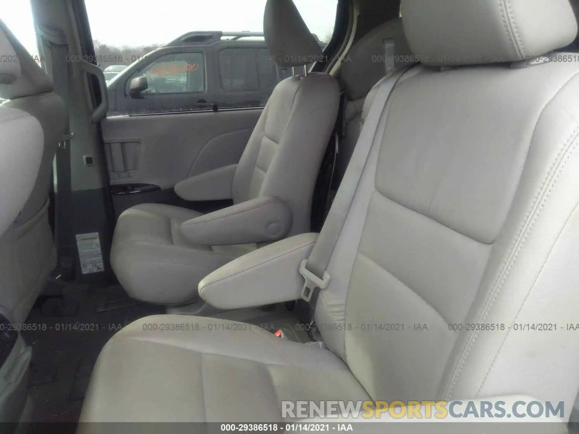 8 Photograph of a damaged car 5TDYZ3DC8KS008376 TOYOTA SIENNA 2019