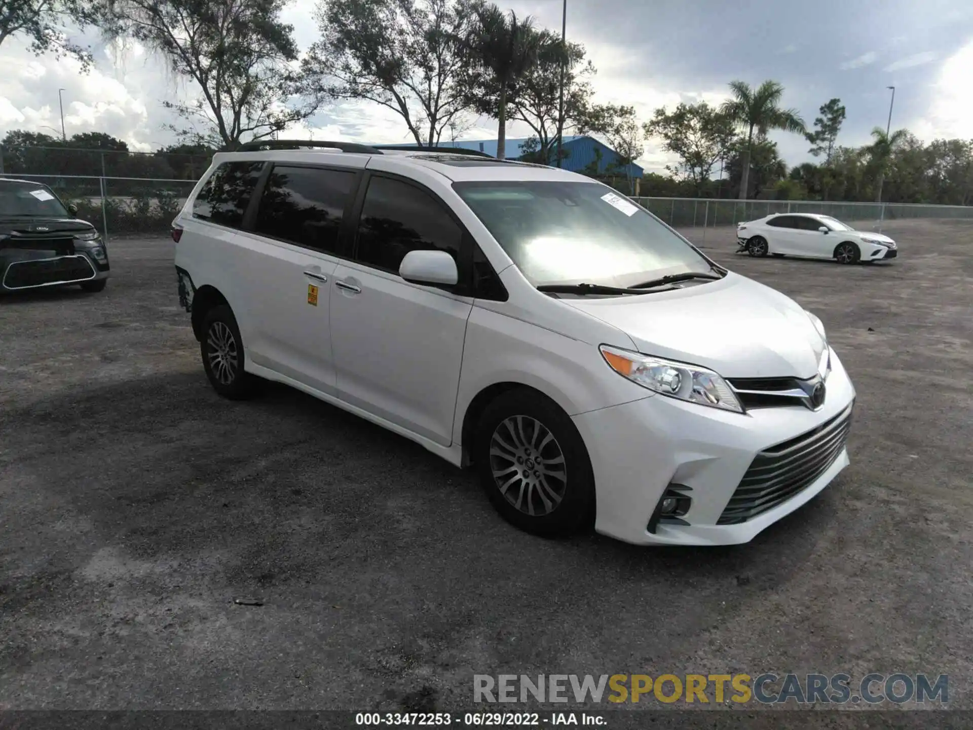 1 Photograph of a damaged car 5TDYZ3DC8KS008491 TOYOTA SIENNA 2019