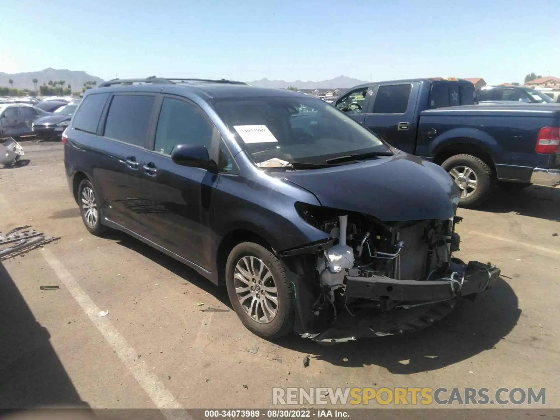 1 Photograph of a damaged car 5TDYZ3DC8KS010256 TOYOTA SIENNA 2019