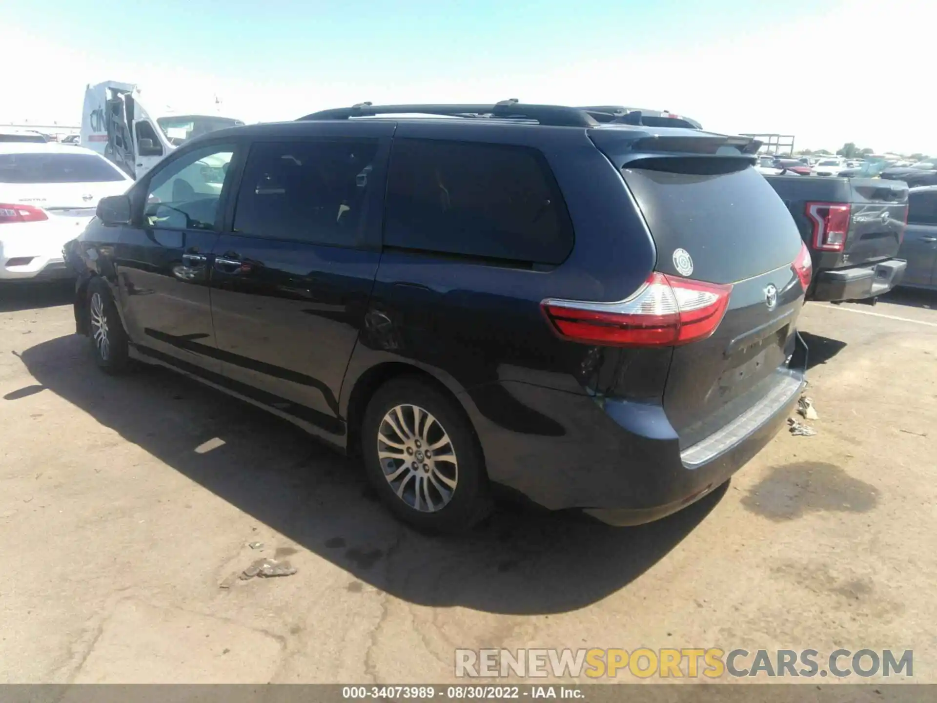 3 Photograph of a damaged car 5TDYZ3DC8KS010256 TOYOTA SIENNA 2019