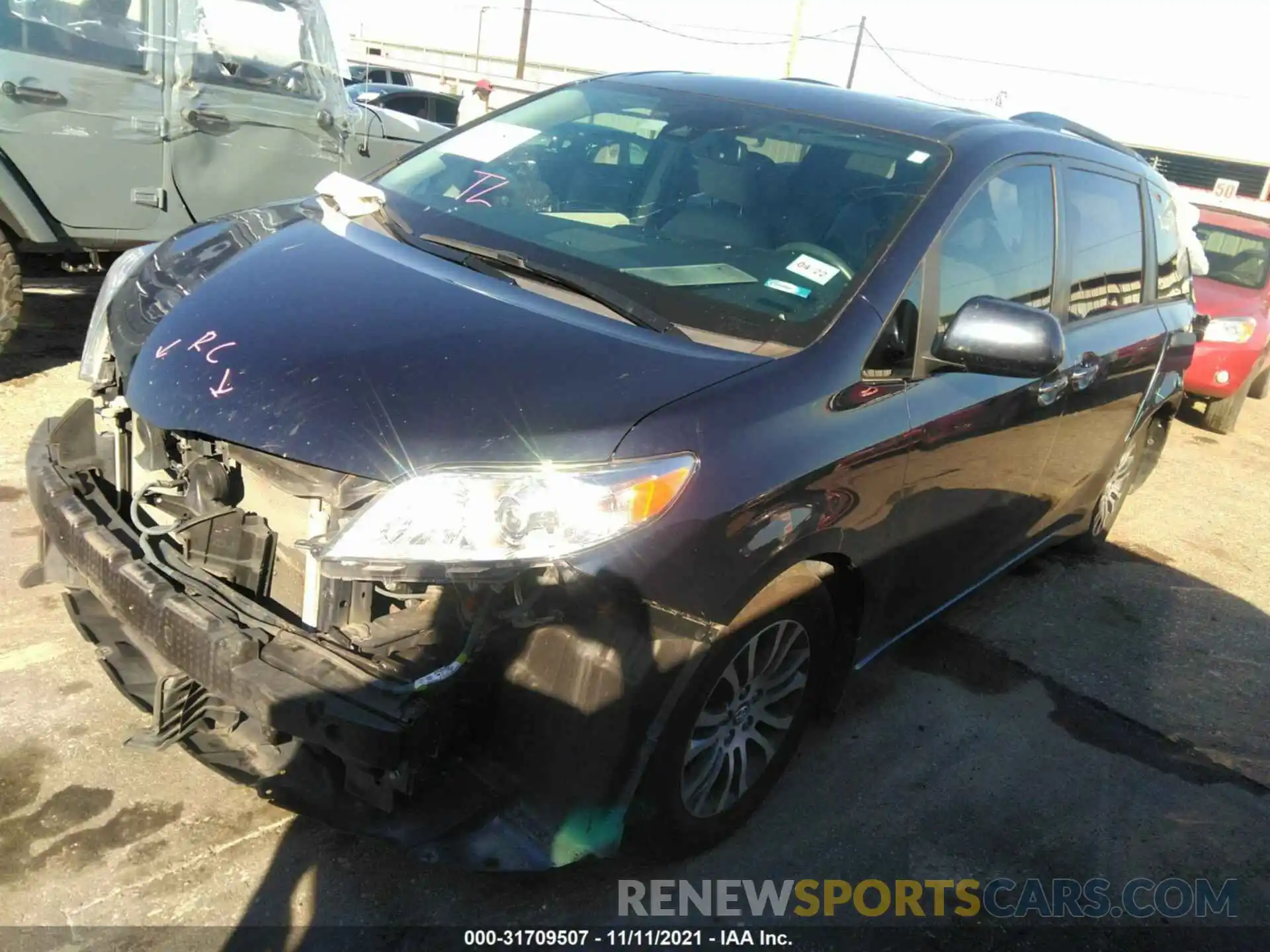 2 Photograph of a damaged car 5TDYZ3DC8KS013190 TOYOTA SIENNA 2019