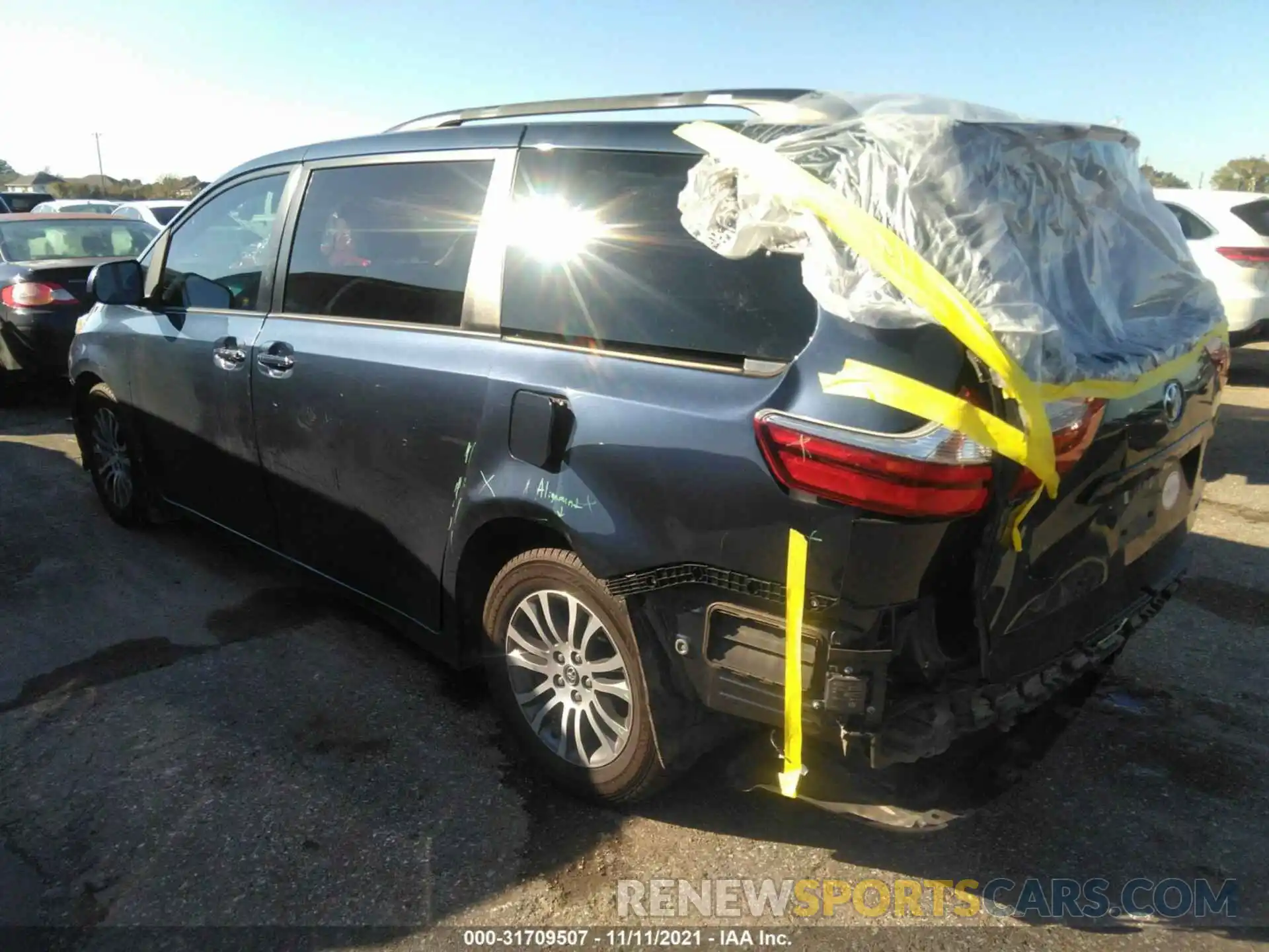 3 Photograph of a damaged car 5TDYZ3DC8KS013190 TOYOTA SIENNA 2019